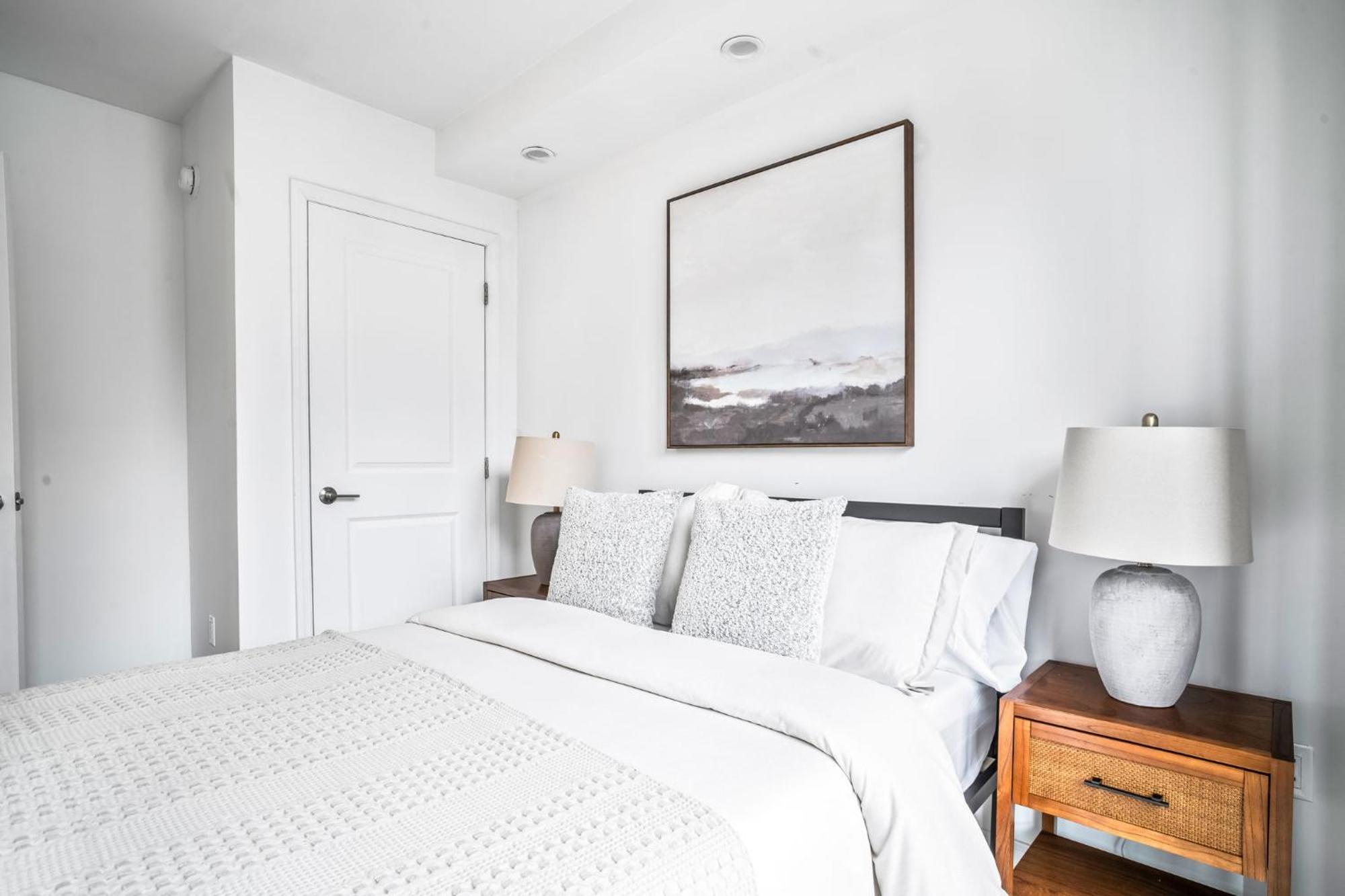 Stunning Modern 2bedroom Near Park And Times Square Apartment *